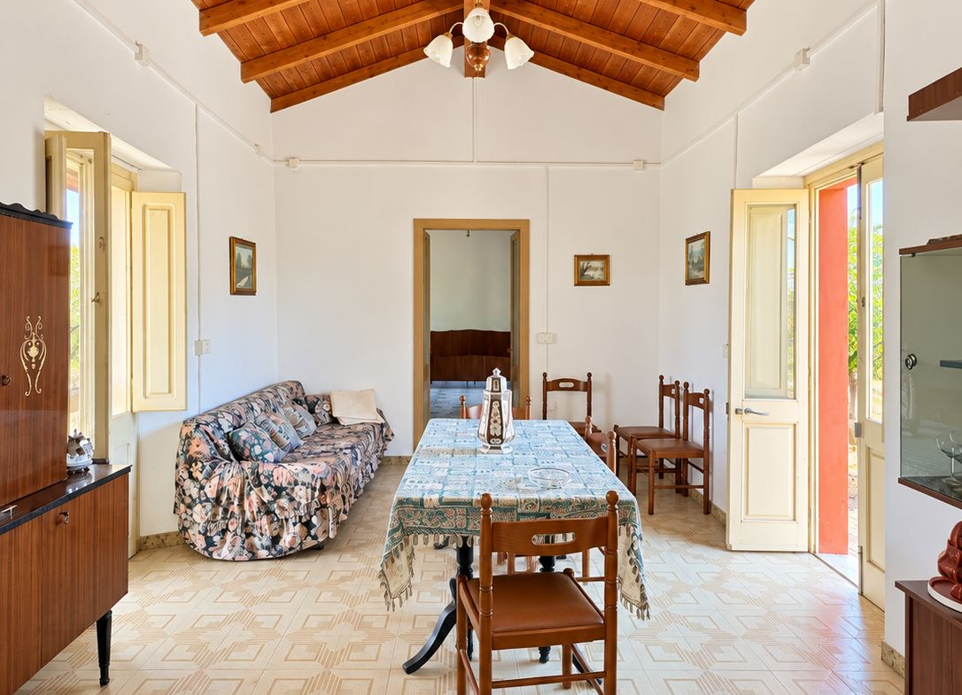 Vallermosa – Casa indipendente con ampio terreno di circa 1.600 mq