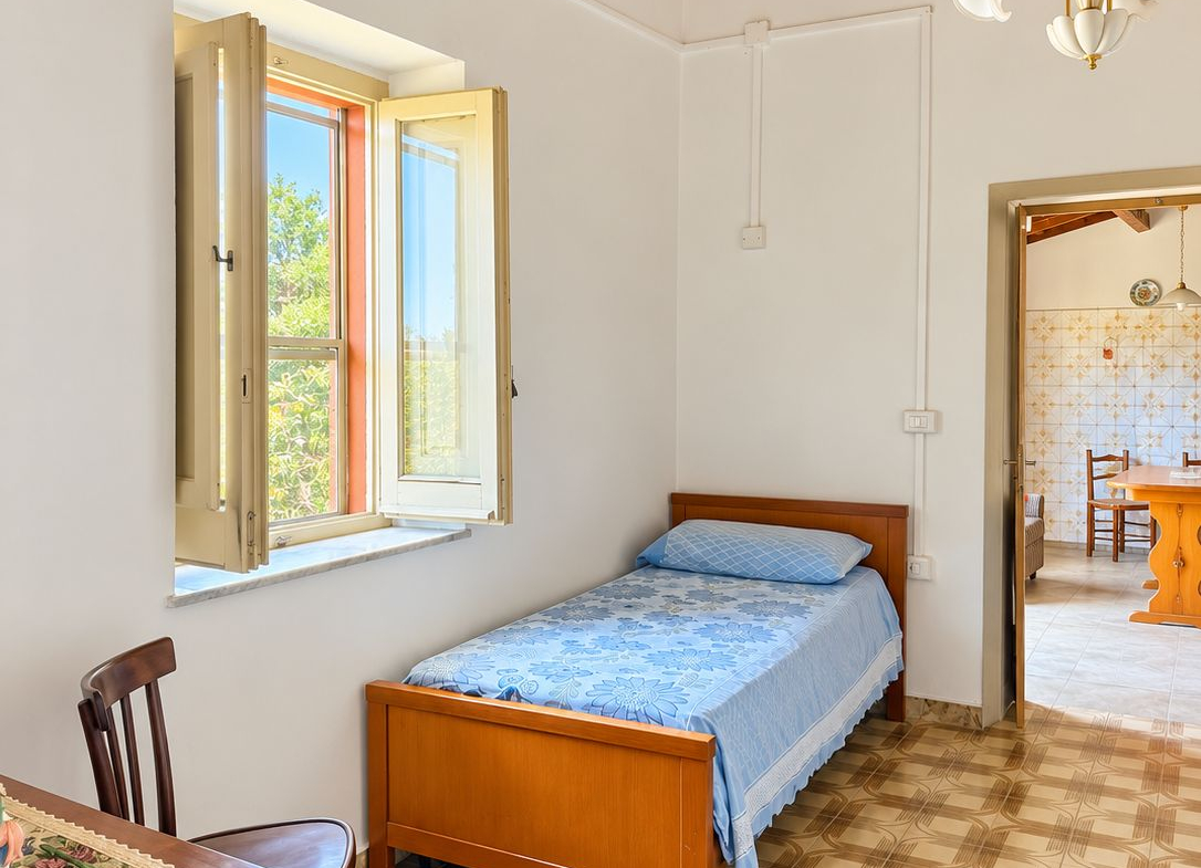 Vallermosa – Casa indipendente con ampio terreno di circa 1.600 mq