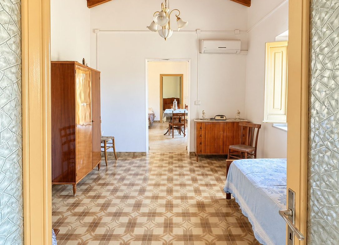 Vallermosa – Casa indipendente con ampio terreno di circa 1.600 mq